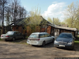 На улице Василия Ботылёва у дома 37 разрушены сараи, стоявшие там более 50 лет!