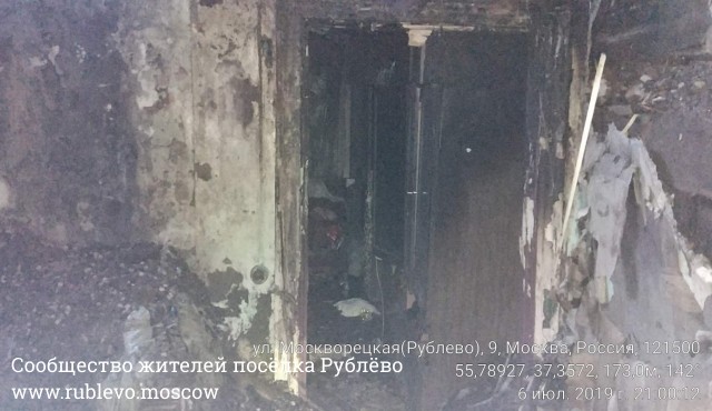 На Москворецкой улице сгорел многоквартирный жилой дом (ВИДЕО) 0
