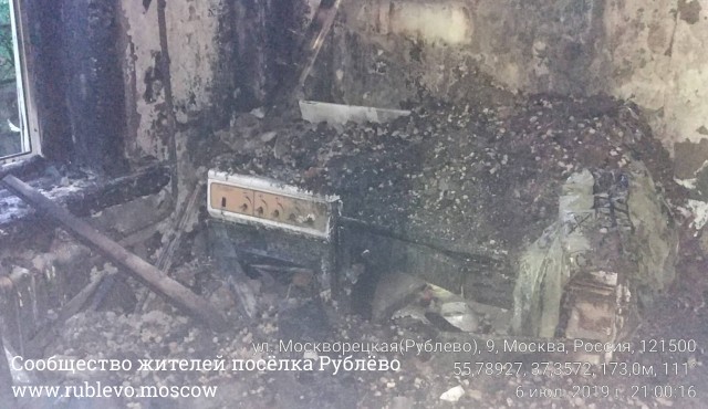 На Москворецкой улице сгорел многоквартирный жилой дом (ВИДЕО) 3