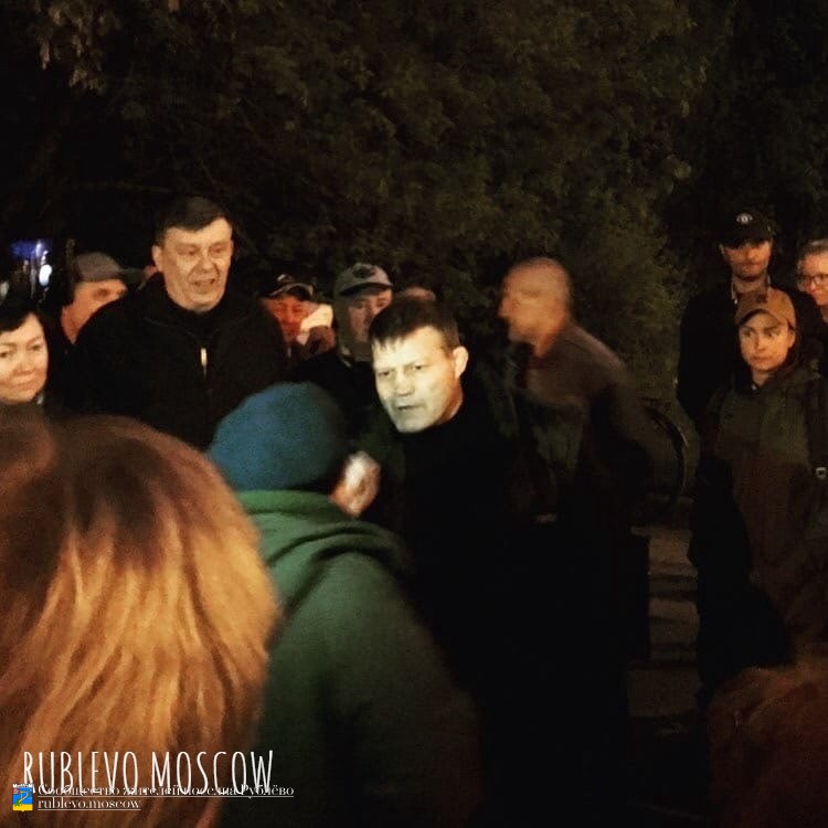Жители Рублёво высказали депутату свое возмущение на его голосование за новую ярмарку. 0