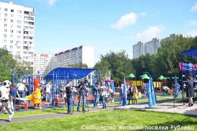 Открытие площадки на Новорублёвской, общение с жителями о дороге, посадка деревьев. Вячеслав Лысаков