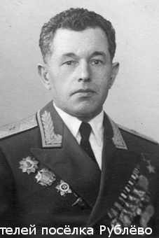 Герой Советского Союза Иванов В.Н. (1906-1991) с 1942 года до конца войны - командир 21-й лёгкой артиллерийской бригады.