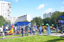 Открытие площадки на Новорублёвской, общение с жителями о дороге, посадка деревьев. Вячеслав Лысаков
