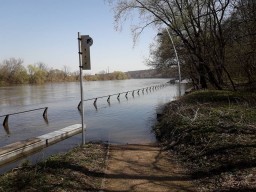 Сброс воды с Рублёвской плотины: подтопление набережных